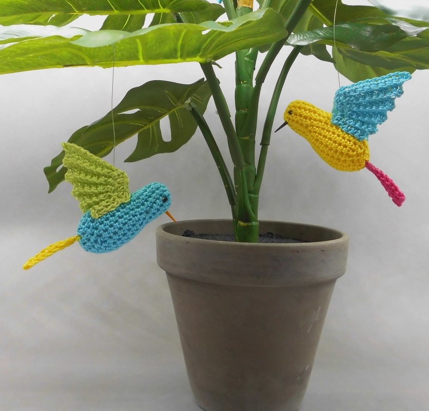 Little flying birds hanging decor & flower stakes simply from leftover yarn - Image 9