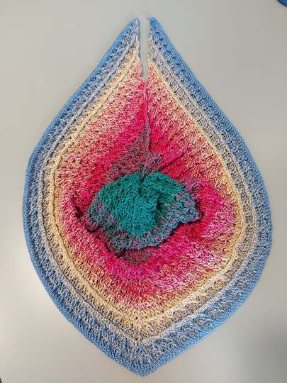 "Kasungi" - flaches Dreieckstuch - Häkelanleitung