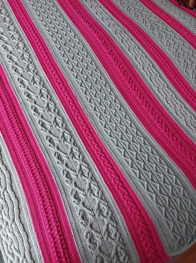 Celtica gezopfte Decke gestrickt (aus dem KAL Celtica Jahresdecke 2021)