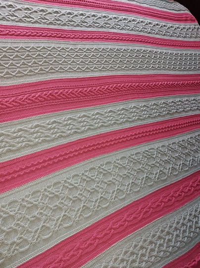 Celtica gezopfte Decke gestrickt (aus dem KAL Celtica Jahresdecke 2021)