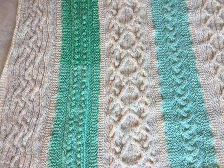 Celtica gezopfte Decke gestrickt (aus dem KAL Celtica Jahresdecke 2021)