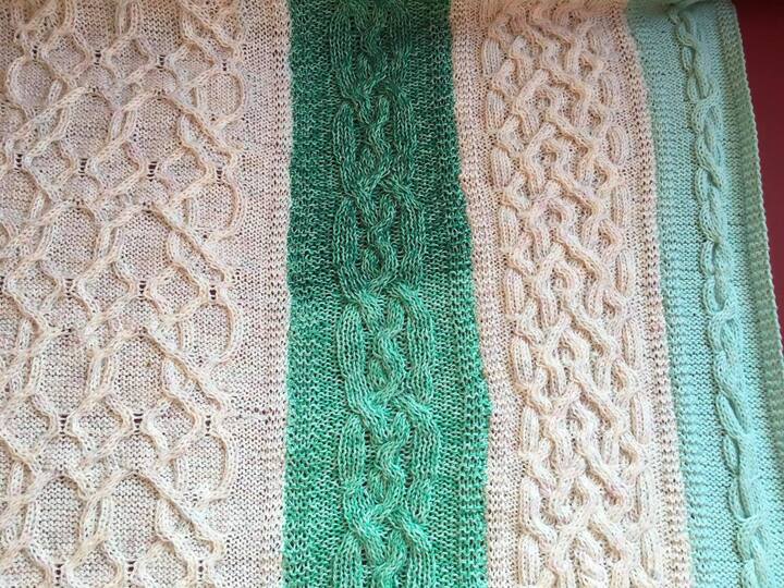 Celtica gezopfte Decke gestrickt (aus dem KAL Celtica Jahresdecke 2021)