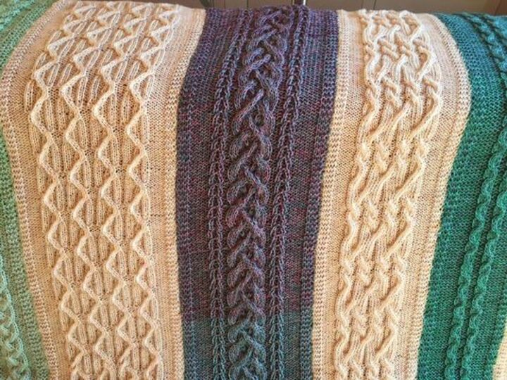 Celtica gezopfte Decke gestrickt (aus dem KAL Celtica Jahresdecke 2021)