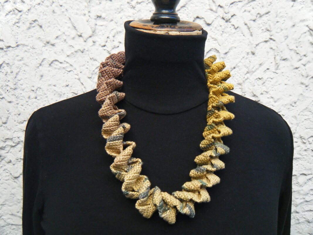 Knitting pattern necklace "origami"