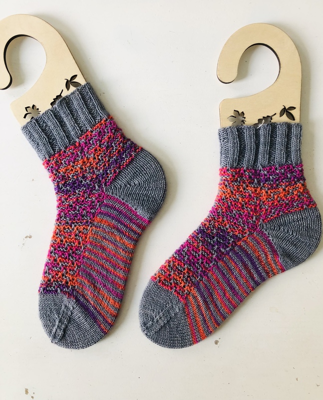 Strickanleitung Mustersocke Rabat in Hebemaschentechnik