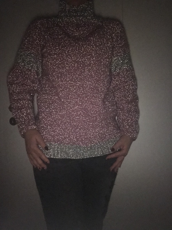 Anleitung Pullover ohne Naht mit reflektierendem Garn