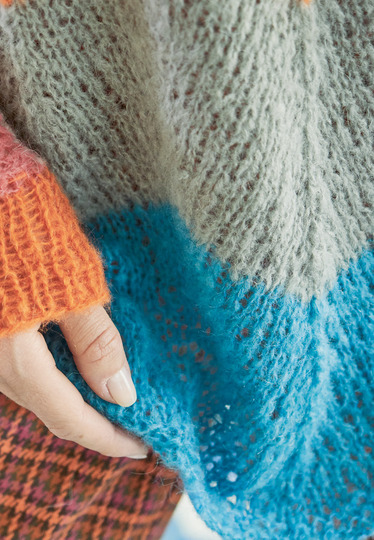 Strickanleitung: Mohairpulli mit grafischem XL-Zackenmuster in fünf Farben