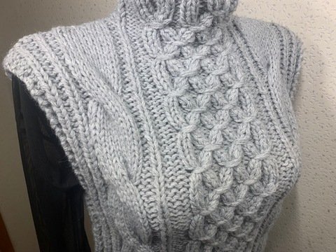 Strickanleitung für den Pullunder "Smokey Grey"