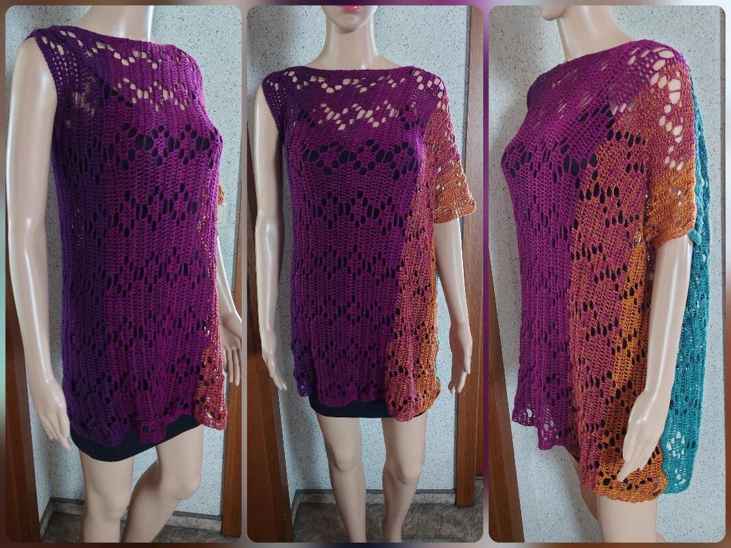 Drei Ansichten eines gehäkelten Oberteils mit Lochmuster und Farbverlauf (Lila–Orange–Türkis) auf einer Schaufensterpuppe.