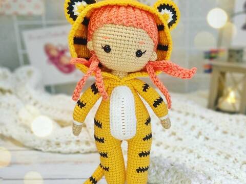 Häkelanleitung Puppe, Mädchen im Tigerkostüm