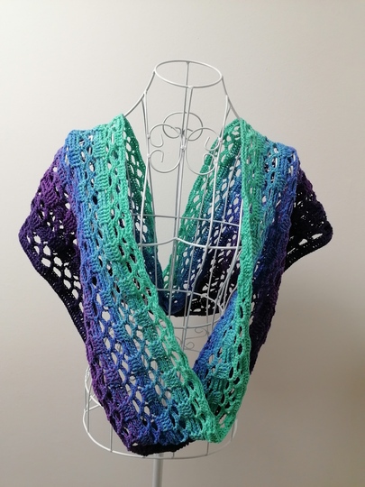 Loop shawl „Amalia BE“ – crochet pattern