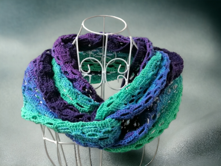 Loop shawl „Amalia BE“ – crochet pattern