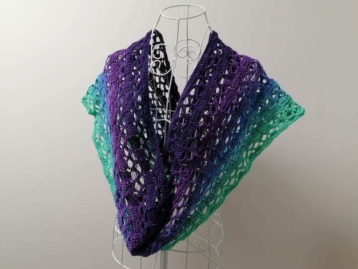 Loop shawl „Amalia BE“ – crochet pattern