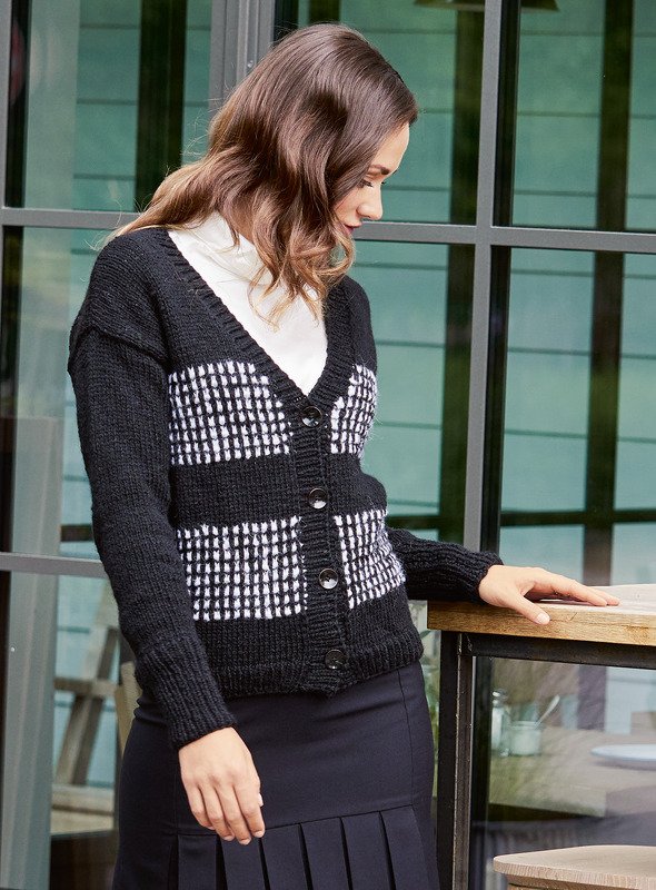 Strickanleitung: Klassischer Cardigan mit Musterstreifen im Boyfriend-Style