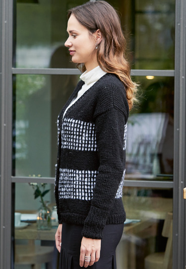 Strickanleitung: Klassischer Cardigan mit Musterstreifen im Boyfriend-Style