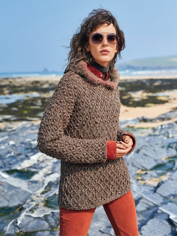 Strickanleitung: Braunmelierter Kapuzenpulli mit Noppen