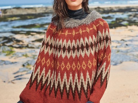Strickanleitung: Poncho mit Etnomuster und Fake-Fur-Kapuze