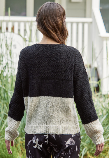 Strickanleitung: Sweater mit raffiniertem Kontrast
