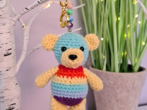 Häkelanleitung Schlüsselanhänger Regenbogen Bärchen