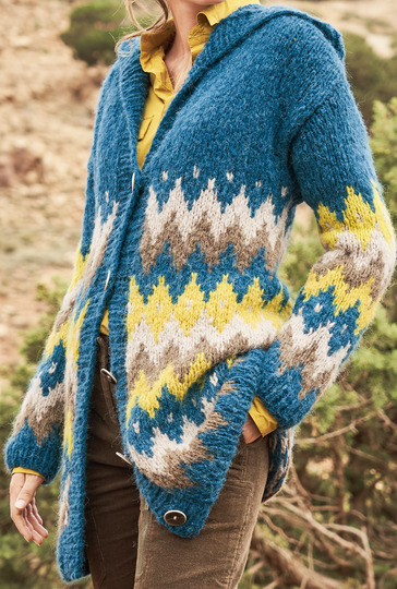 Strickanleitung: Longjacke mit Jacquardmuster und Kapuze