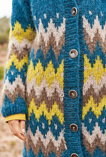 Strickanleitung: Longjacke mit Jacquardmuster und Kapuze