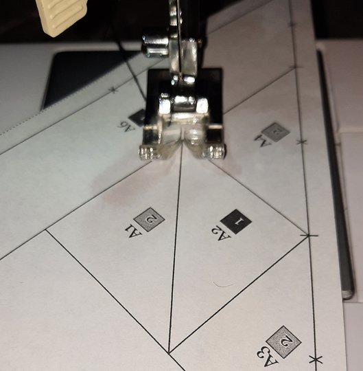 Nähen auf Papier, eine Grundanleitung für gerade Nähte