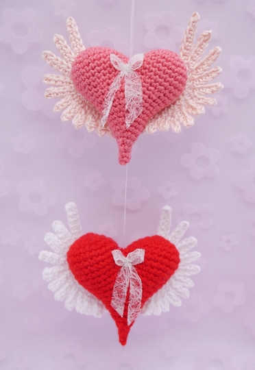 Häkelanleitung Herzen mit Flügerl
