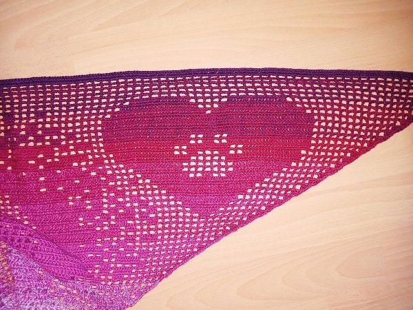 Triangular Shawl Paws and Hearts - Image 3