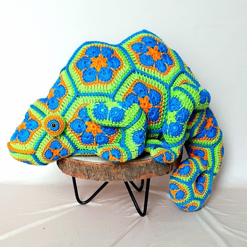 Anleitung Camila das Chamäleon mit African Flowers - Bild 3