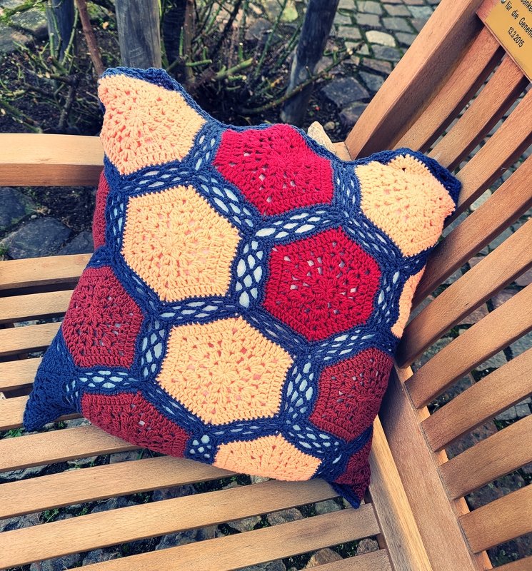 Sofakissen aus Sechsecken - Bild 3