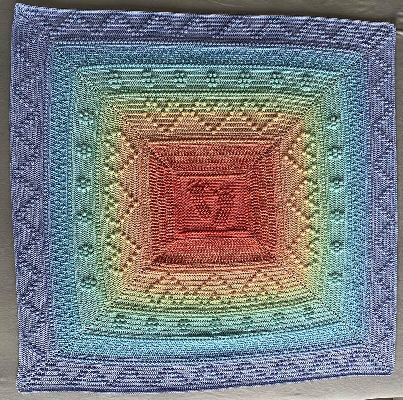 Anleitung Babydecke Kleines Wunder - mit Füßen und Herzchen