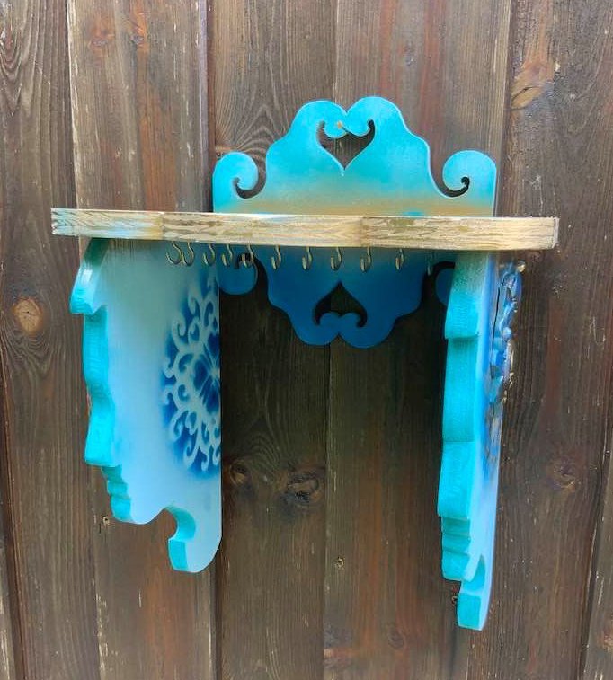 kleines Regal mit Gesicht