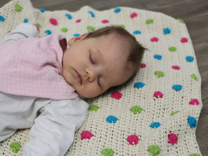 Häkelanleitung für Babydecke Pünktchen