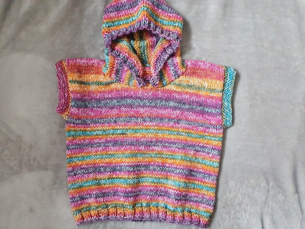 Strickanleitung für einen Kapuzenpulli ohne Ärmel, Größe 128/134!