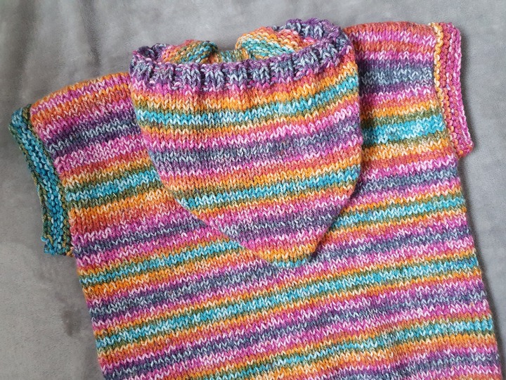 Strickanleitung für einen Kapuzenpulli ohne Ärmel, Größe 128/134!
