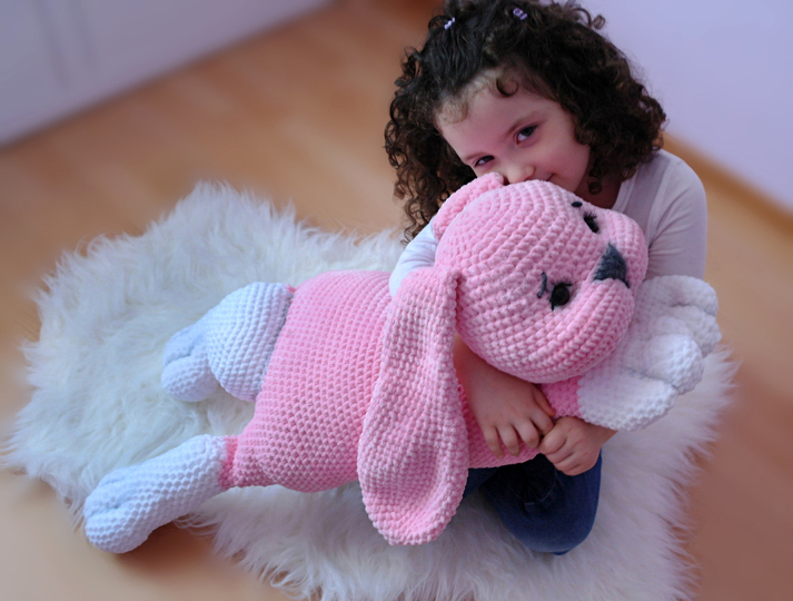 Häkelanleitung "Der kuschelige Hase als Kissen"