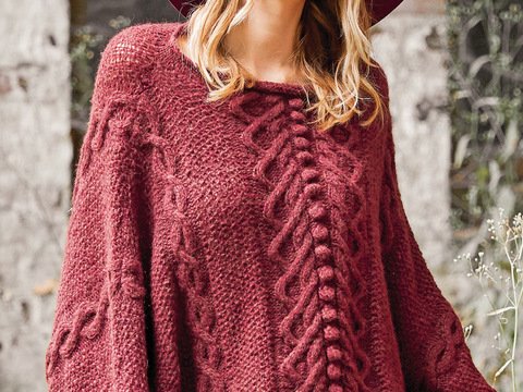 Strickanleitung: Bordeauxfarbener Ponchopulli mit Perlmuster und Zöpfen
