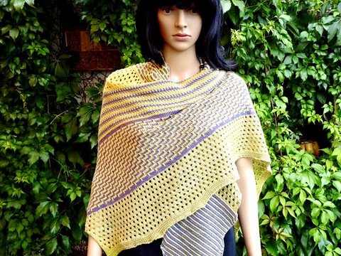 Tashi, gestricktes Dreieckstuch