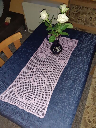 Tischläufer Frühling "neugieriges Häschen" Häkelanleitung