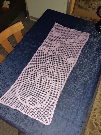 Tischläufer Frühling "neugieriges Häschen" Häkelanleitung