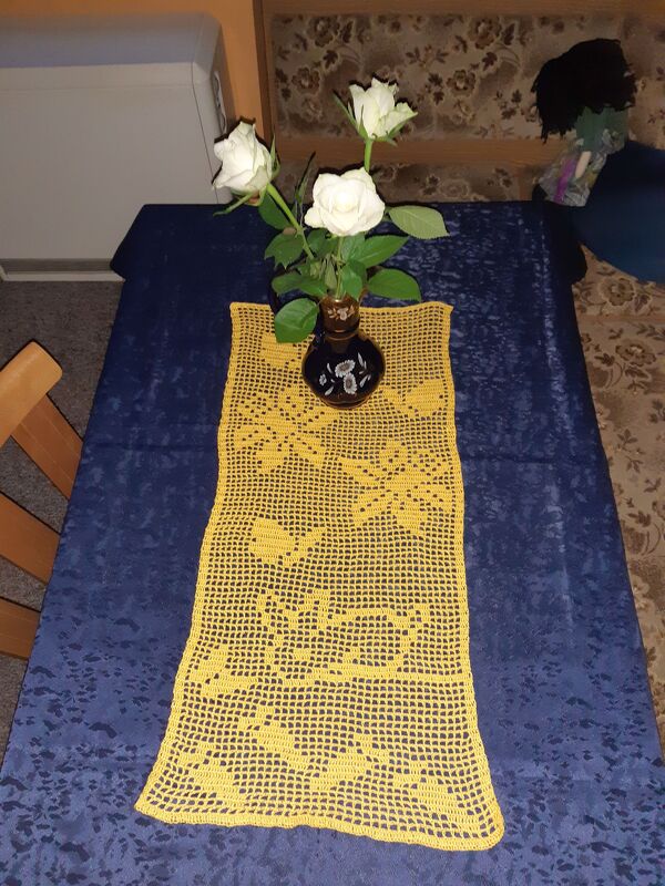 Tischläufer Frühling "Hase sucht Möhren" Häkelanleitung