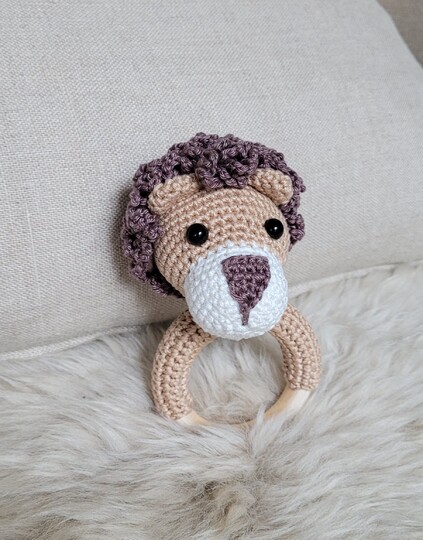 Häkelanleitung Rassel Löwe Gustav