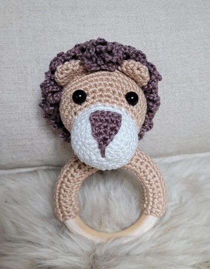 Häkelanleitung Rassel Löwe Gustav