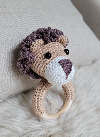 Häkelanleitung Rassel Löwe Gustav