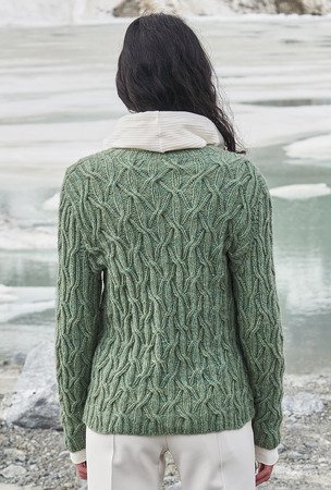 Strickanleitung: Seegrüner Sweater mit raffiniert Zopfmustern