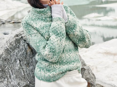 Strickanleitung: Pulli mit Stehkragen und modischem Degradé-Effekt