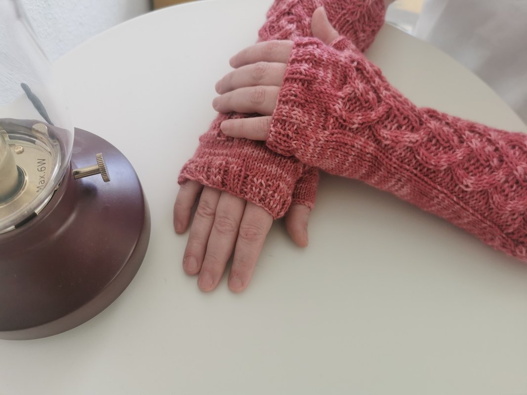 Anleitung Herzarmstulpen stricken - Bild 2