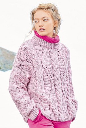 Strickanleitung: Oversize-Pulli mit Zöpfen in Rosa