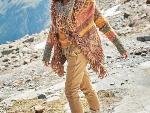 Strickanleitung: Fransenjacke mit warmer Farb-Atmosphäre