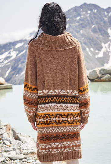 Strickanleitung: Lässiger Longpulli als Verwandlungskünstler